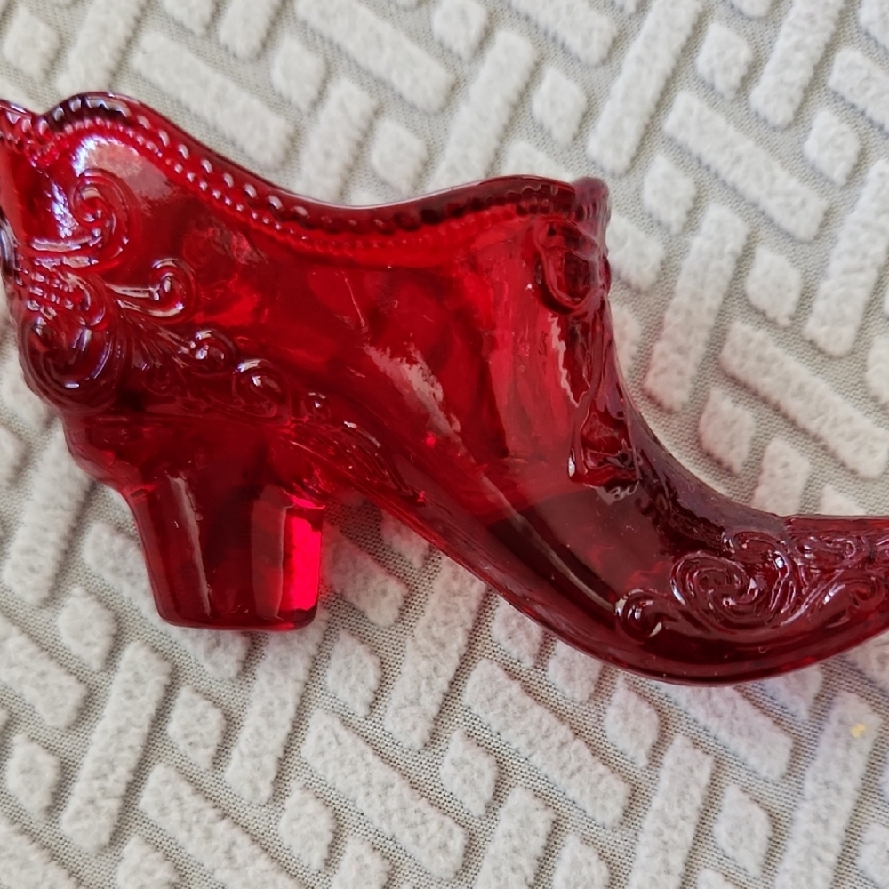 Crimson Glass Decorative Heel